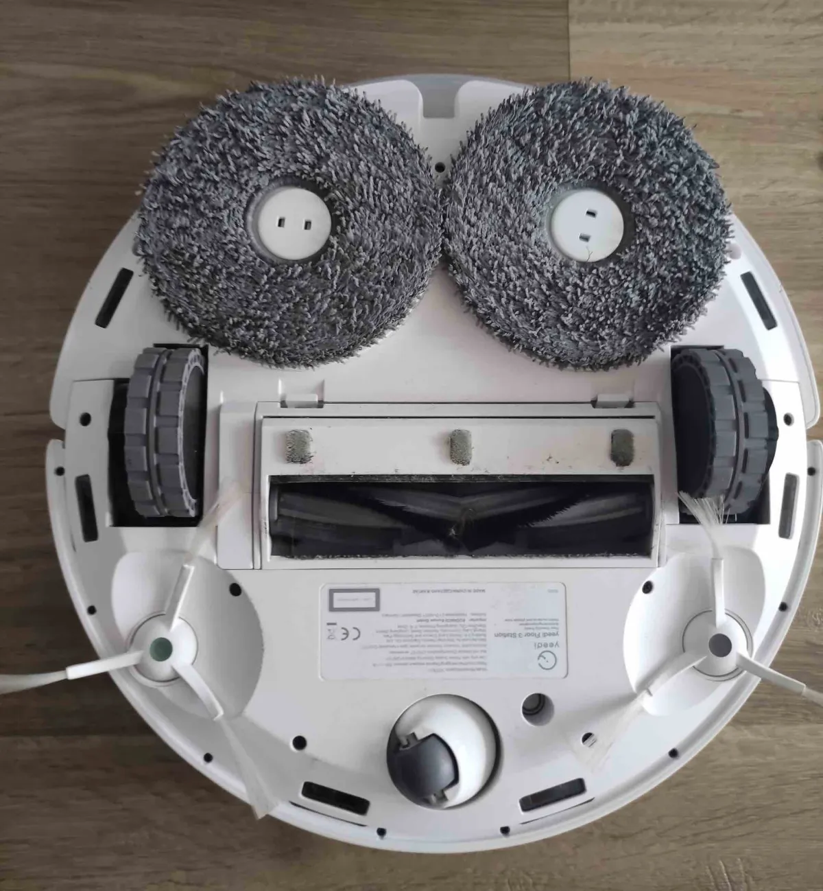 Die Unterseite des Yeedi Floor 3